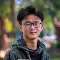 日在校园创始人林晨的头像，一位专注校园内容领域的年轻创业者，神情专注而亲切